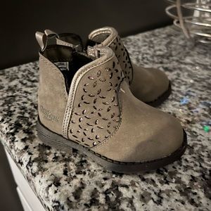 Toddler size 4 - Oshkosh boots  taupe color
